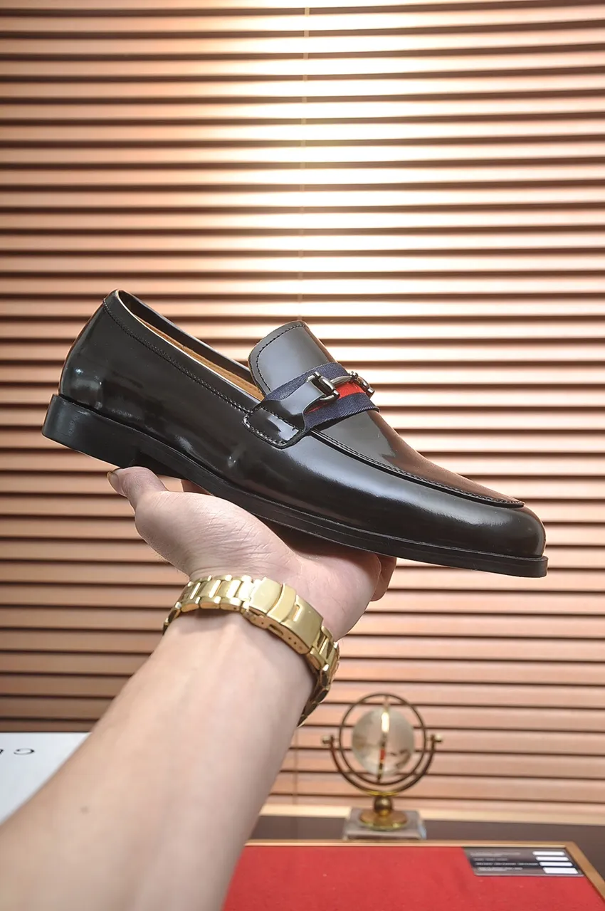 Factory price 540💶Italian top luxury men's shoe giant (GUCCI) (Gucci) (full cowhide lining) new arrival🍃Original European style🔰 Pleasant to the eye😍In order to make the shoes more durable and non-deformable🌀The production continues to follow traditional methods but there is still no lack of innovation💪The original sheepskin is chosen for the leather♻️Smooth, natural and exceptionally bright⭐Made of imported cowhide The rich man’s first choice 38-45 (45 customized)